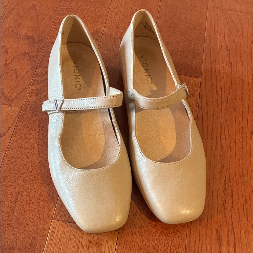 Vionic Alameda women’s 8.5 Mary Jane in Beige Tan Cream flat shoe